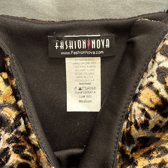 FASHION NOVA Women’s Medium NWOT Brown Velvet Animal Print Bodysuit. - Picture 4 of 7